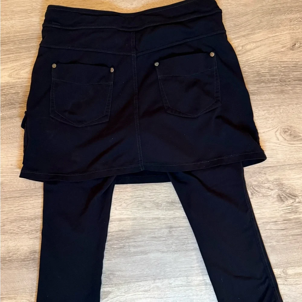 Athleta Black Utility Skirted Capri Leggings Cargo Pockets Skapri‎ Small